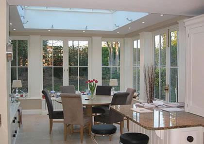 Orangery near Twickenham and Richmond extends the kitchen and family dining area